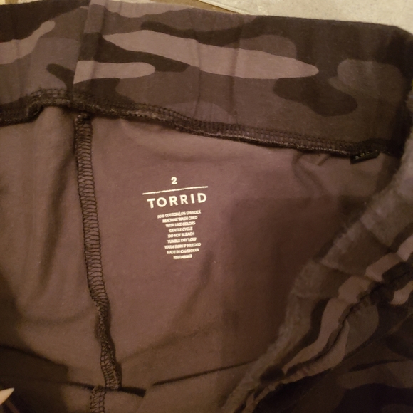 Camouflage leggings ( SOLD ) - Picture 2 of 2